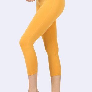 ZENANA Outfitters S/M Seamless Classic Waist Active Nylon Spandex Mustard Capris